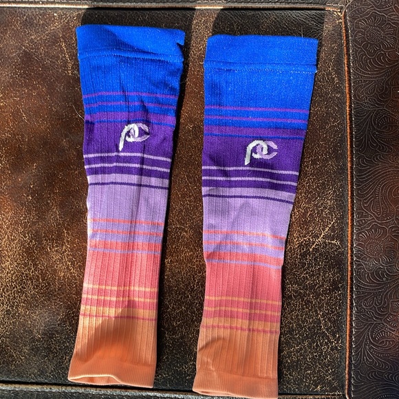 Six Pairs of Leg Compression Sleeves - Picture 6 of 7